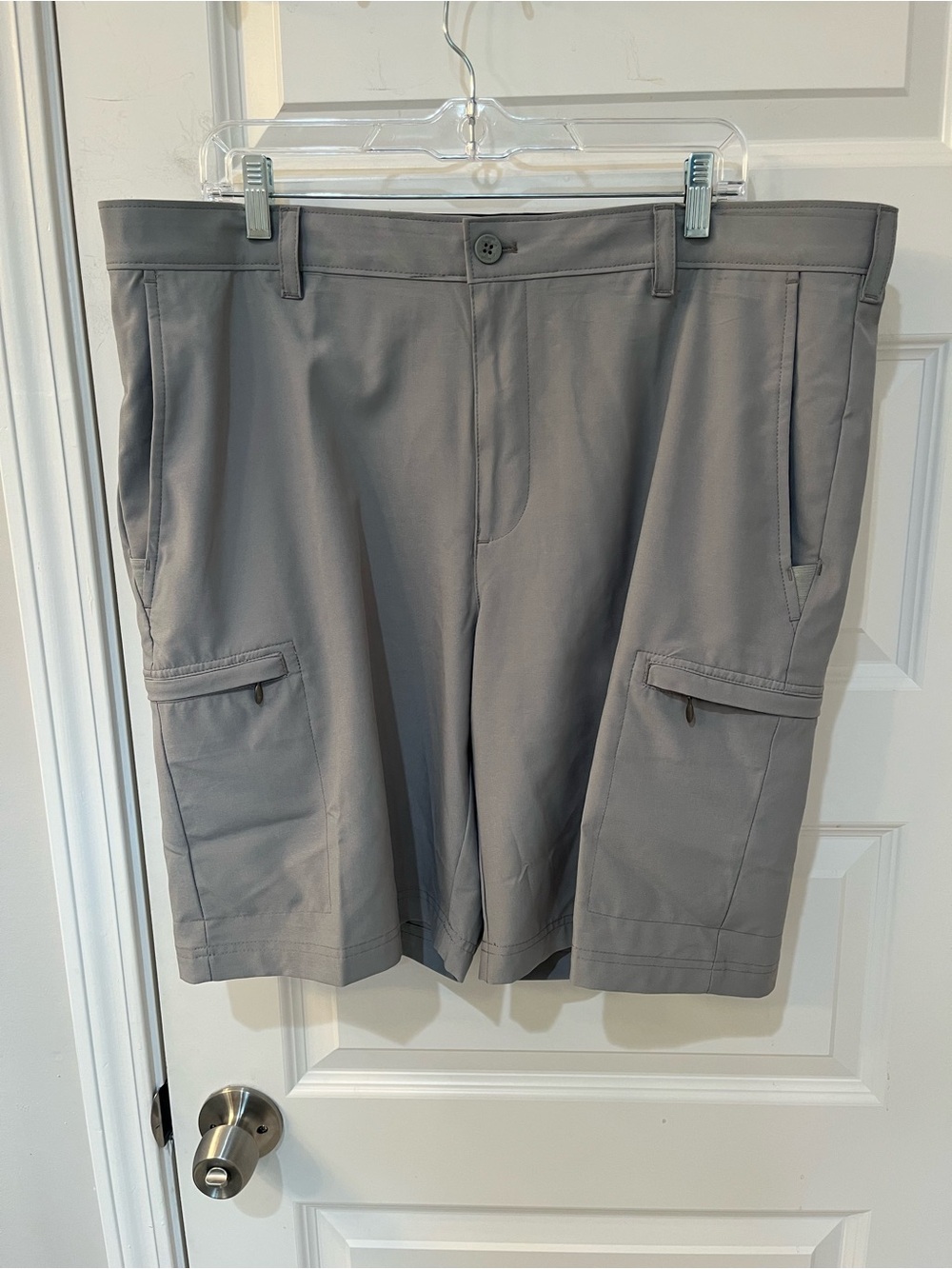 IZOD Golf Shorts Mens 38 Gray Swing Flex Cargo Performance Stretch Moisture